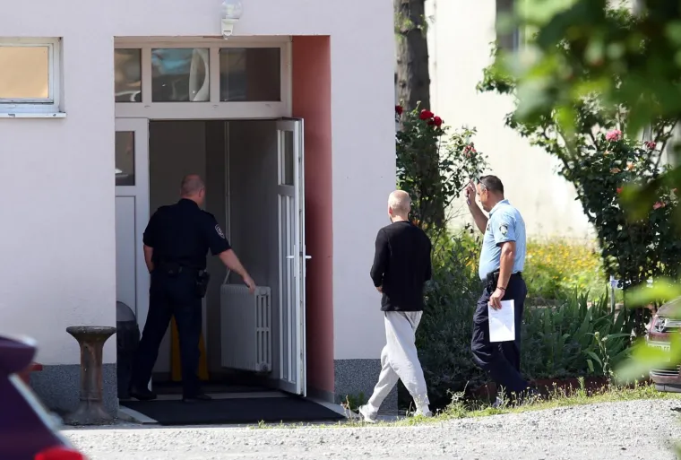 Ovo je vozač koji se BMW-om zabio u obitelj na naplatnim kućicama Sv. Helena