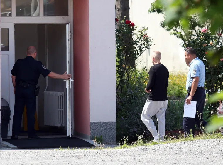 Ovo je vozač koji se BMW-om zabio u obitelj na naplatnim kućicama Sv. Helena