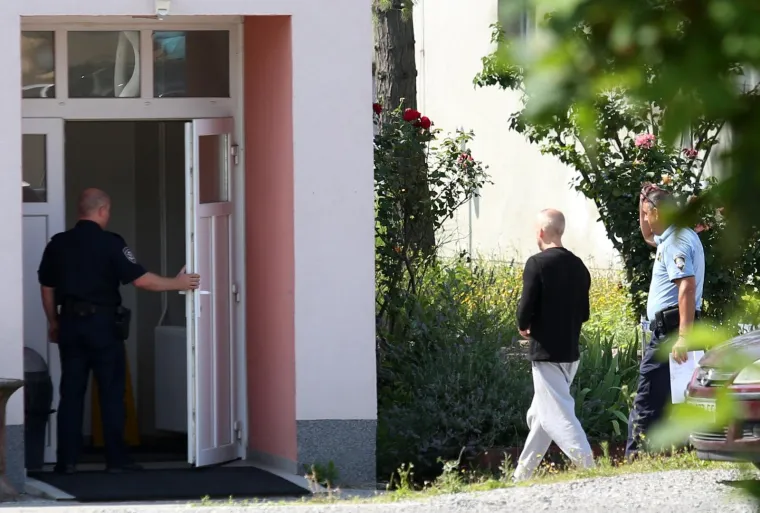 Ovo je vozač koji se BMW-om zabio u obitelj na naplatnim kućicama Sv. Helena