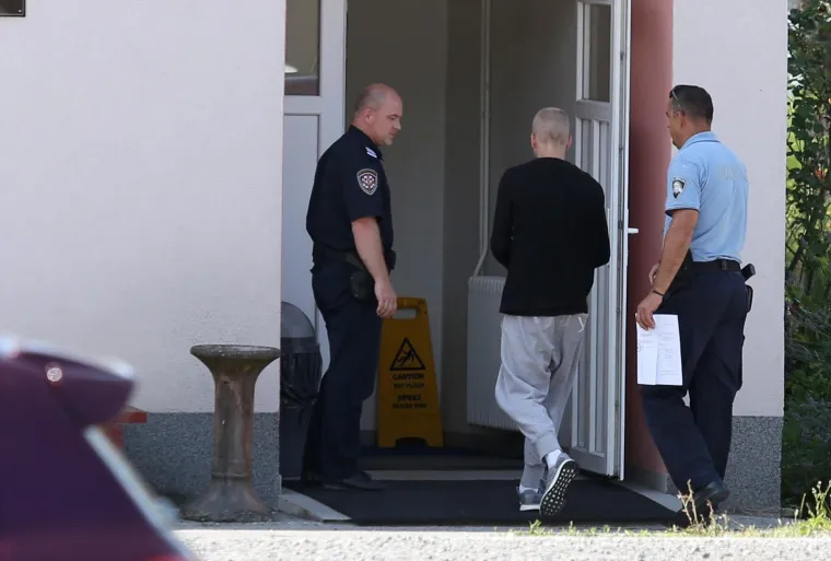 Ovo je vozač koji se BMW-om zabio u obitelj na naplatnim kućicama Sv. Helena