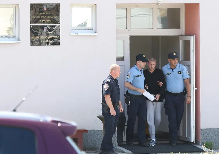 Ovo je vozač koji se BMW-om zabio u obitelj na naplatnim kućicama Sv. Helena