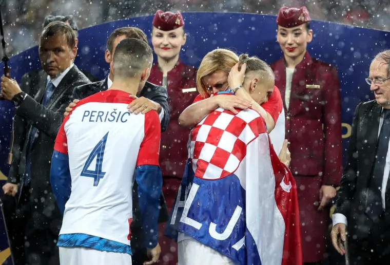Emocije na najjače: Vatreni su prije točno godinu dana ispisali povijest, a Grabar-Kitarović odu&scaron;evila je svijet!