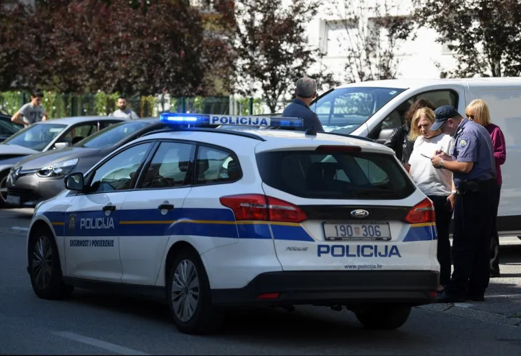 SUDAR AUTOMOBILA U ZAGREBU: Nastradala i parkirana osobna vozila
