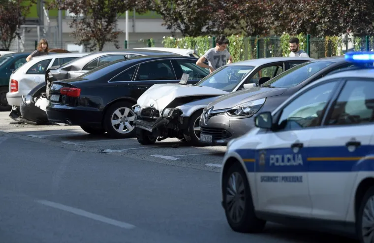 SUDAR AUTOMOBILA U ZAGREBU: Nastradala i parkirana osobna vozila
