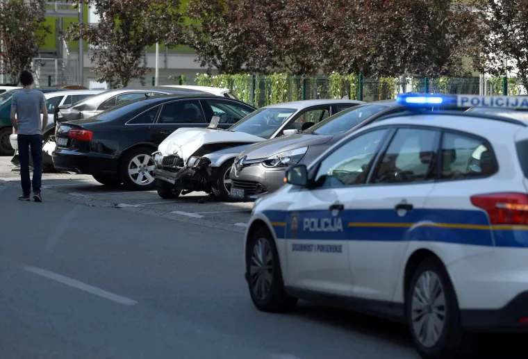 SUDAR AUTOMOBILA U ZAGREBU: Nastradala i parkirana osobna vozila