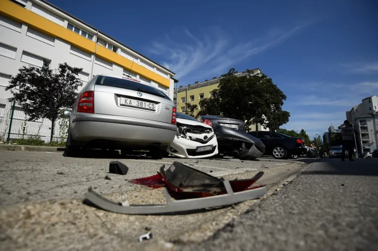 SUDAR AUTOMOBILA U ZAGREBU: Nastradala i parkirana osobna vozila