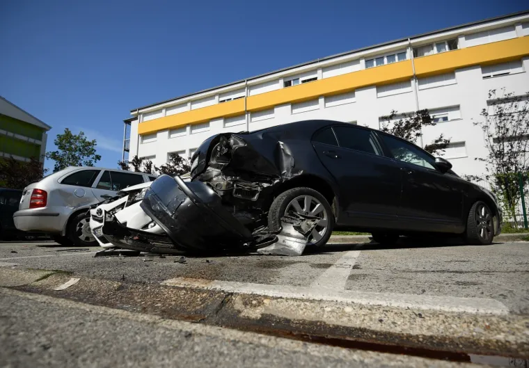 SUDAR AUTOMOBILA U ZAGREBU: Nastradala i parkirana osobna vozila