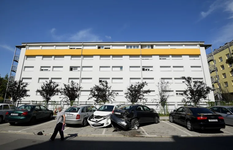 SUDAR AUTOMOBILA U ZAGREBU: Nastradala i parkirana osobna vozila