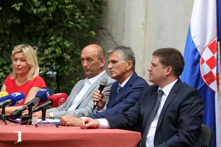 MINISTAR GORAN MARIĆ PODNIO OSTAVKU: 'Radio sam pod strašnim pritiskom, postao sam meta'