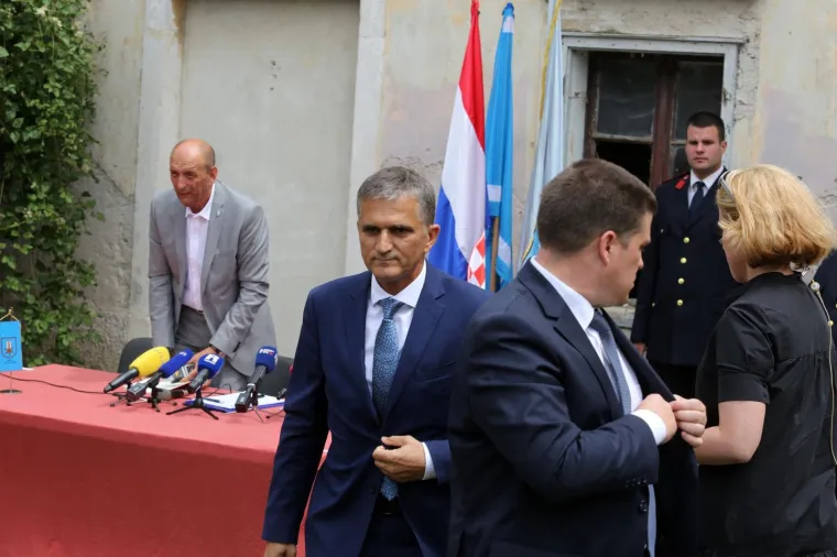 MINISTAR GORAN MARIĆ PODNIO OSTAVKU: 'Radio sam pod strašnim pritiskom, postao sam meta'