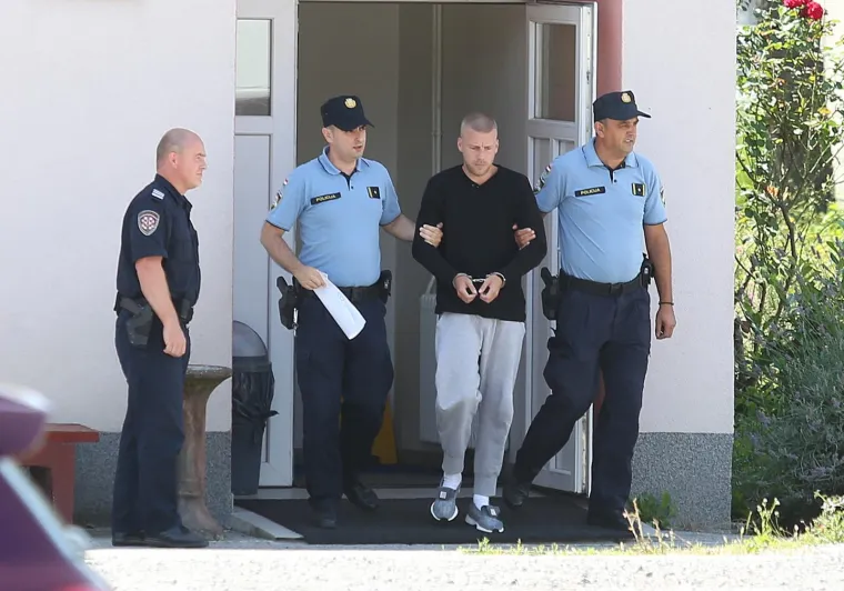 POLICIJA ISPRATILA VOZAČA BMW-A KOJI JE TEŠKO OZLIJEDIO TROČLANU OBITELJ: Ispitan je u Općinskom državnom odvjetništvu
