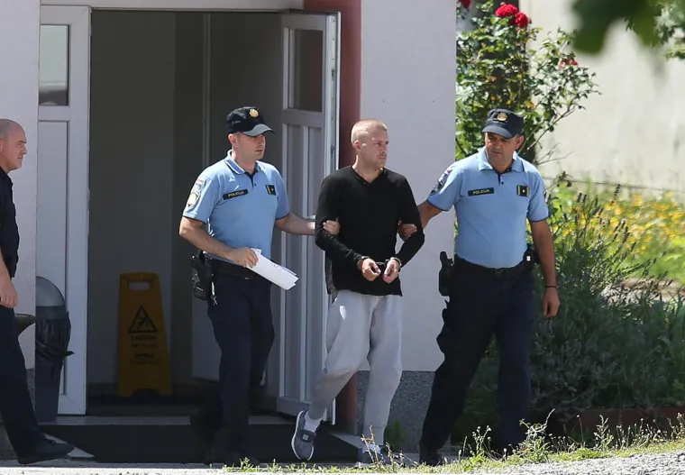 POLICIJA ISPRATILA VOZAČA BMW-A KOJI JE TEŠKO OZLIJEDIO TROČLANU OBITELJ: Ispitan je u Općinskom državnom odvjetništvu