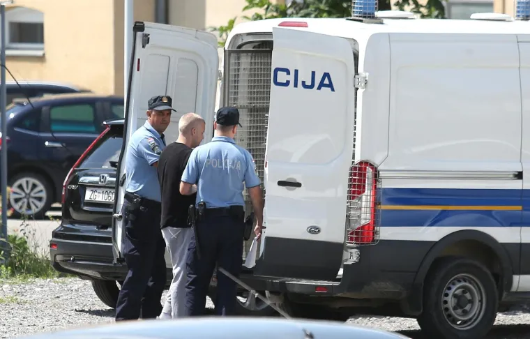 POLICIJA ISPRATILA VOZAČA BMW-A KOJI JE TEŠKO OZLIJEDIO TROČLANU OBITELJ: Ispitan je u Općinskom državnom odvjetništvu
