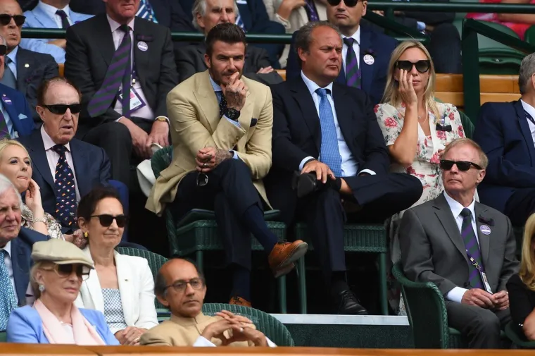 [FOTO] MA NEMA TE KRALJEVSKE OBITELJI KOJU ON NE BI ZASJENIO: Legendarni nogometa&scaron; 'ukrao show' na tribinama WImbledona
