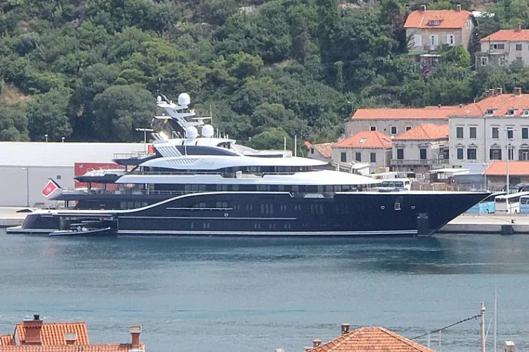 Tko je misteriozni vlasnik luksuzne jahte u Gružu? Povezivala se s ruskim oligarhom Kerimovom...