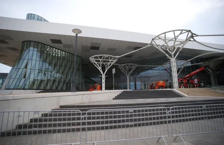 Iznenađenje za putnike: U subotu je novi terminal zračne luke Split otvoren, a onda ih dočekao natpis 'zatvoreno'