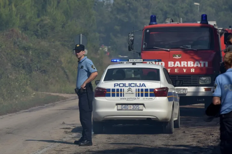 PLANUO VELIKI POŽAR U BLIZINI PLAŽE ZRĆE: Vatrogasci ga jutros stavili pod kontrolu