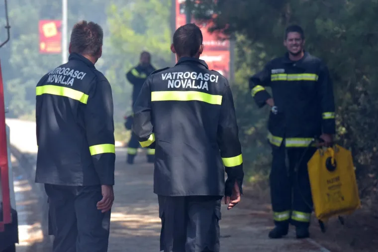 PLANUO VELIKI POŽAR U BLIZINI PLAŽE ZRĆE: Vatrogasci ga jutros stavili pod kontrolu