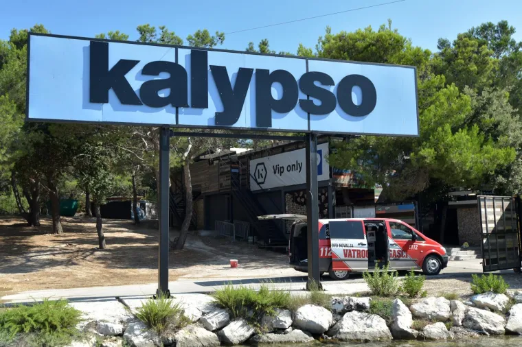 PLANUO VELIKI POŽAR U BLIZINI PLAŽE ZRĆE: Vatrogasci ga jutros stavili pod kontrolu