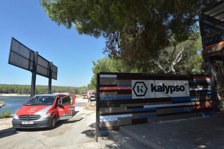 PLANUO VELIKI POŽAR U BLIZINI PLAŽE ZRĆE: Vatrogasci ga jutros stavili pod kontrolu