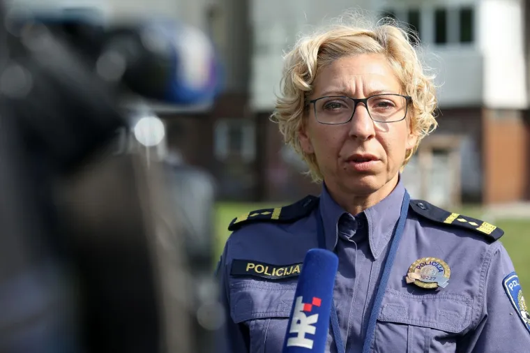 Vatrogasci i policija u Stenjevcu u ulici Male putine gdje je u u stambenoj zgradi doslo do eksplozije plina