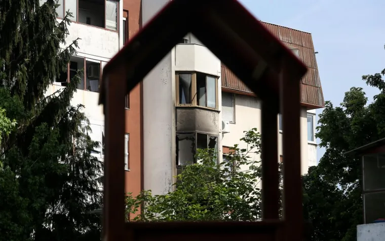 Vatrogasci i policija u Stenjevcu u ulici Male putine gdje je u u stambenoj zgradi doslo do eksplozije plina