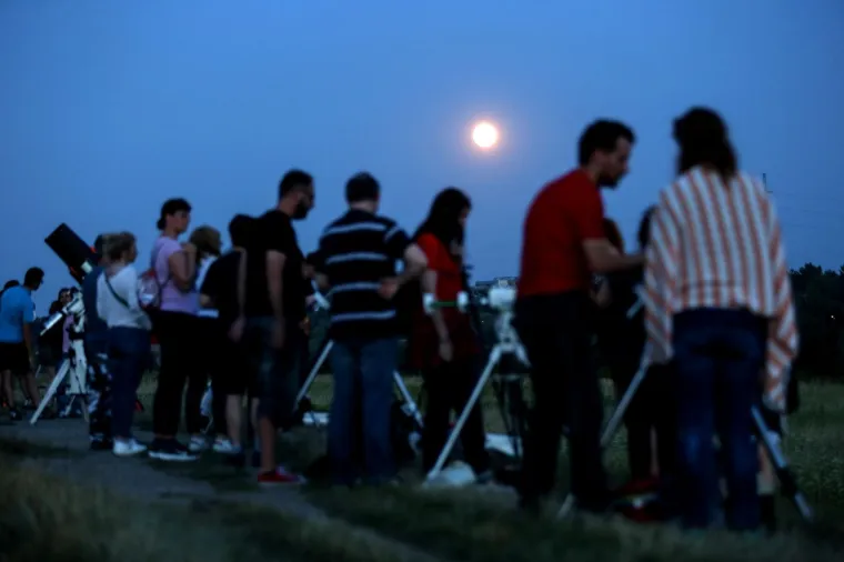 Sjajan doživljaj! Pogledajte kako je na nebu iznad Hrvatske izgledala djelomična pomračina Mjeseca