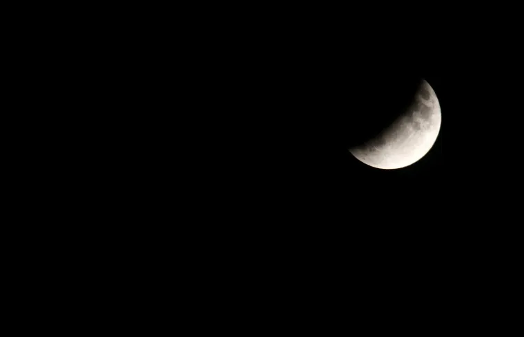 Sjajan doživljaj! Pogledajte kako je na nebu iznad Hrvatske izgledala djelomična pomračina Mjeseca