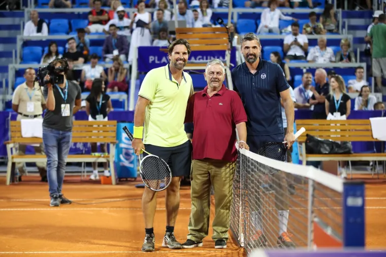 Obilježavajući 18. godi&scaron;njicu njihovog finalnog obračuna u Wimbledonu i svog najvećeg uspjeha u karijeri do kojeg je stigao pobjedom nad Patrickom Rafterom 9. srpnja 2001. godine, Goran Ivani&scaron;ević je pobijedio legendarnog australskog tenisača i u egzibicijskom meču odigranom u srijedu navečer na sredi&scaron;njem stadionu u Stella Marisu.