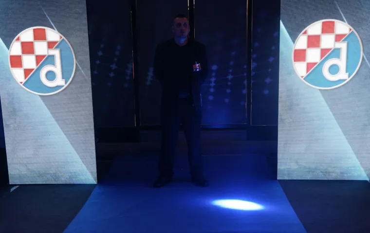 NAMA SU OVI NOVI RETRO DRESOVI DINAMA PUN POGODAK: Što vi mislite?