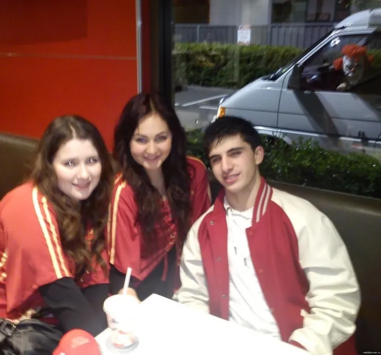 JADNI NEMAJU POJMA DA SU ISPALI IDIOTI: Nabrušene svekrve i nezgodne pozadine doista mogu pokvariti dojam