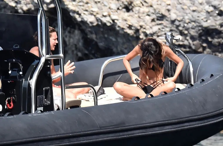 OPUSTILI SE MISLEĆI DA SU SAMI: Biv&scaron;i dečko Heidi Klum ne skida pogled sa zamamnih oblina fatalne Rumunjke