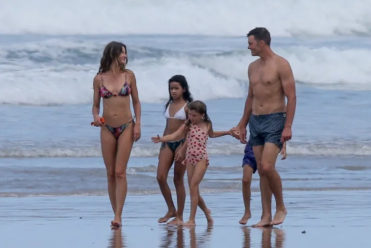 VRUĆE PIPKANJE NA PLAŽI: DiCaprijeva biv&scaron;a djevojka jedva obuzdala strasti s prezgodnim nogometa&scaron;em