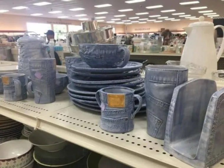 IMAMO TAKO PUNO PITANJA, A TAKO MALO ODGOVORA: Za&scaron;to je beba u lateksu? Gitara od slanine? Opasna kava...