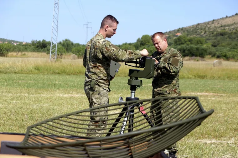 U &Scaron;ibeniku je održana prezentacija kori&scaron;tenja besposadnih zrakoplovnih sustava &ldquo;Orbiter 3&rdquo; koji se koriste u sklopu izviđanja i ranog otkrivanja požara u sklopu Protupožarne sezone 2019. godine
