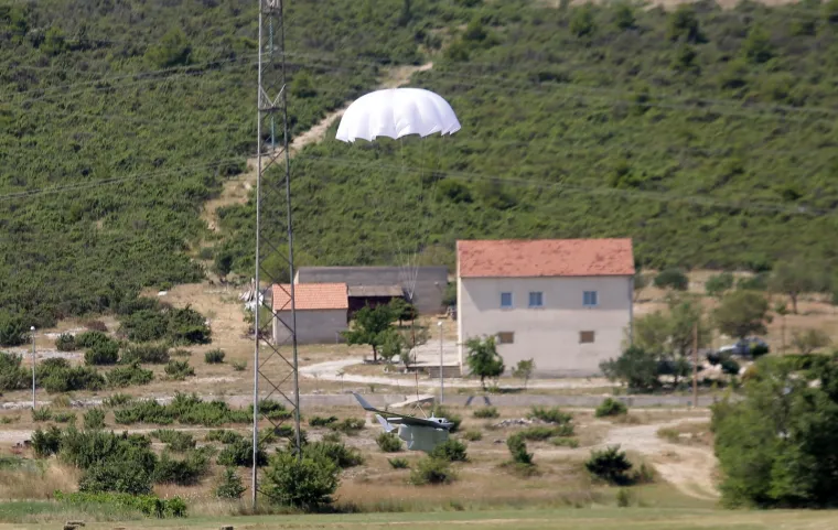 U &Scaron;ibeniku je održana prezentacija kori&scaron;tenja besposadnih zrakoplovnih sustava &ldquo;Orbiter 3&rdquo; koji se koriste u sklopu izviđanja i ranog otkrivanja požara u sklopu Protupožarne sezone 2019. godine