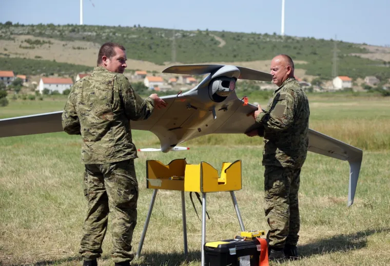 U &Scaron;ibeniku je održana prezentacija kori&scaron;tenja besposadnih zrakoplovnih sustava &ldquo;Orbiter 3&rdquo; koji se koriste u sklopu izviđanja i ranog otkrivanja požara u sklopu Protupožarne sezone 2019. godine