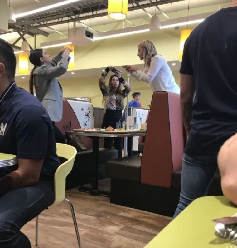 Ove fotografije pokazat će vam &scaron;to su od nas napravile dru&scaron;tvene mreže