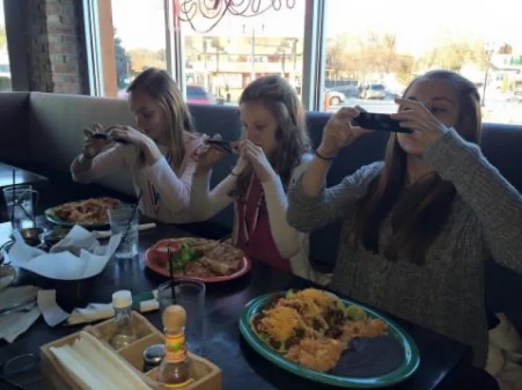 Ove fotografije pokazat će vam &scaron;to su od nas napravile dru&scaron;tvene mreže