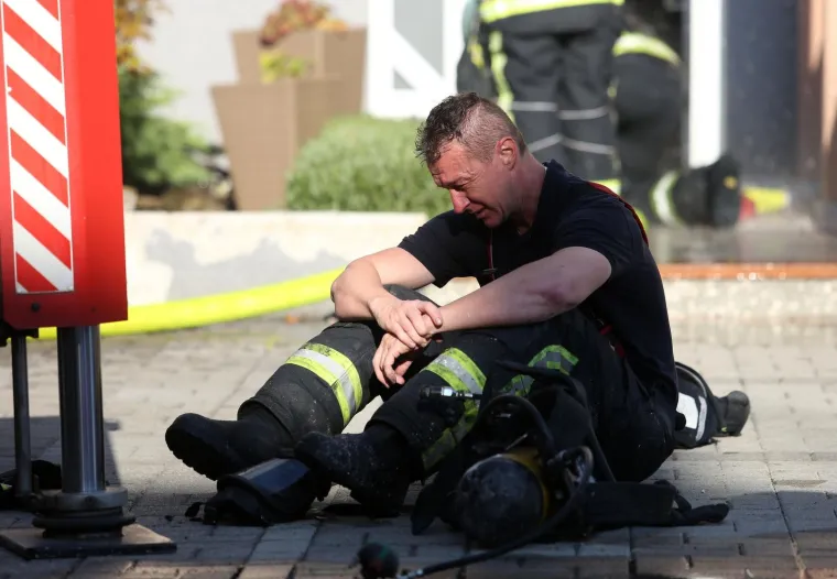 Tuga u Velikoj Gorici: Mladi vatrogasac poginuo dok je gasio požar na krovi&scaron;tu kuće
