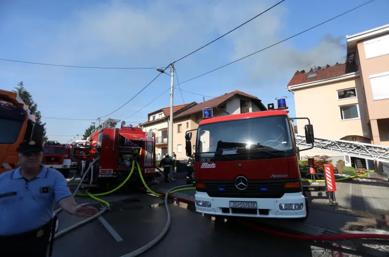 Tuga u Velikoj Gorici: Mladi vatrogasac poginuo dok je gasio požar na krovi&scaron;tu kuće