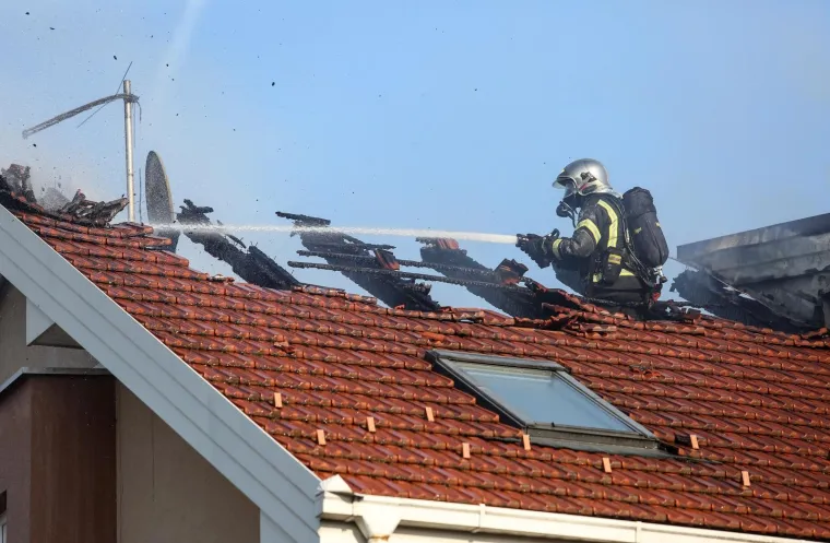 Tuga u Velikoj Gorici: Mladi vatrogasac poginuo dok je gasio požar na krovi&scaron;tu kuće