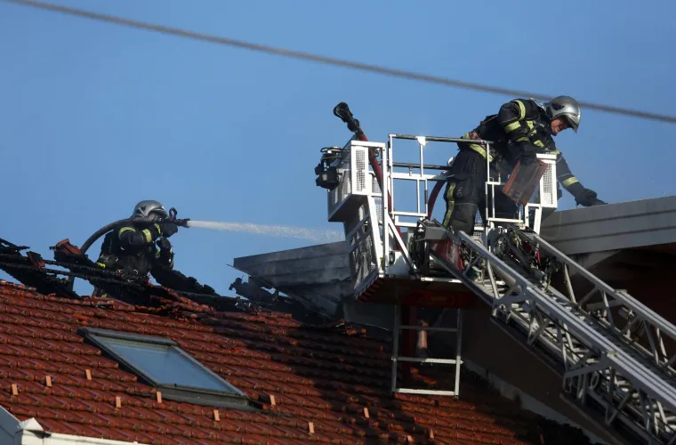 Tuga u Velikoj Gorici: Mladi vatrogasac poginuo dok je gasio požar na krovi&scaron;tu kuće