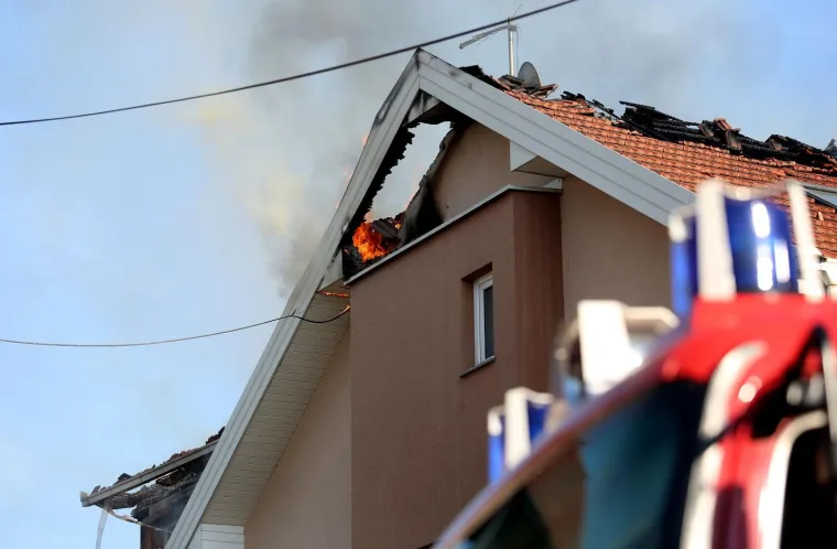 Tuga u Velikoj Gorici: Mladi vatrogasac poginuo dok je gasio požar na krovi&scaron;tu kuće