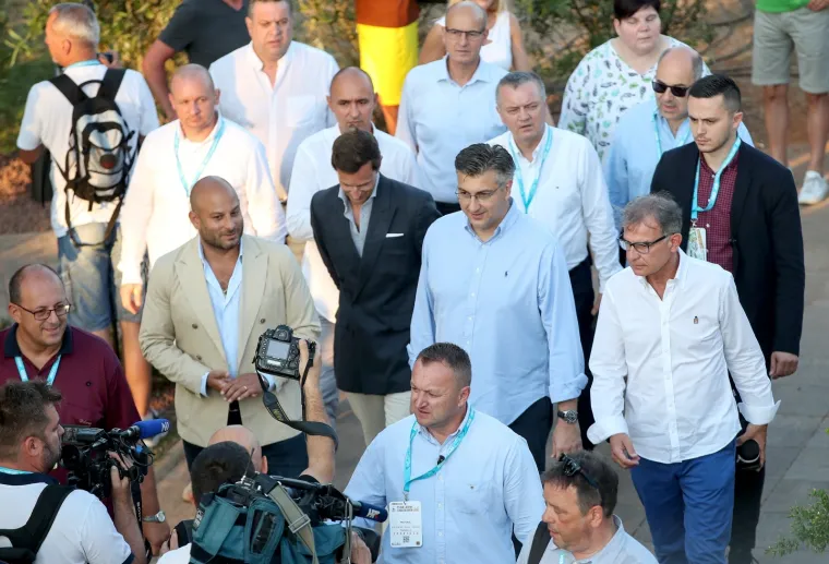 Poznati vole bijeli sport: Na ATP stigli ministri, pogledajte u čijem je dru&scaron;tvu Plenković pratio meč