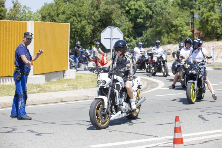 Motociklisti prosvjedovali na Krčkom mostu: Kovanicama protiv naplate mostarine