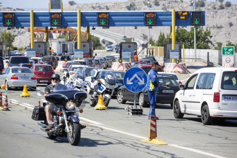 Motociklisti prosvjedovali na Krčkom mostu: Kovanicama protiv naplate mostarine