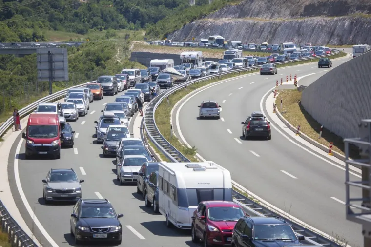 Motociklisti prosvjedovali na Krčkom mostu: Kovanicama protiv naplate mostarine