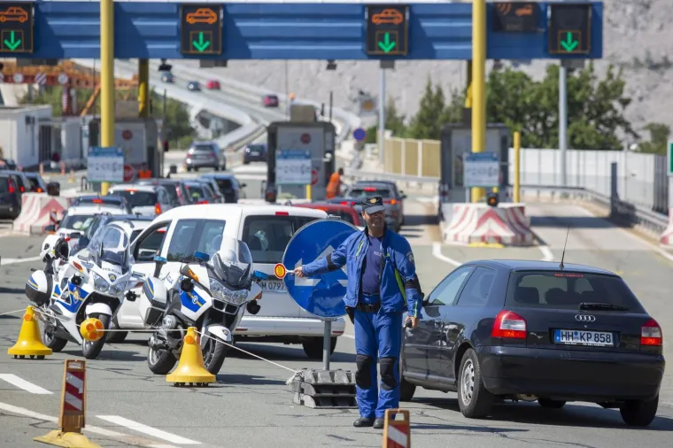 Motociklisti prosvjedovali na Krčkom mostu: Kovanicama protiv naplate mostarine