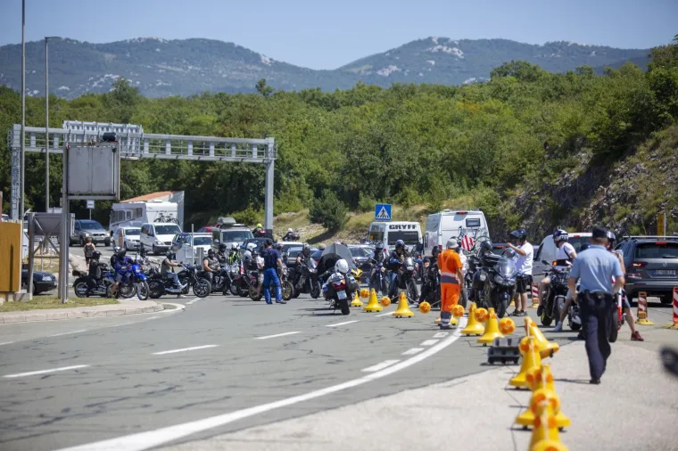 Motociklisti prosvjedovali na Krčkom mostu: Kovanicama protiv naplate mostarine